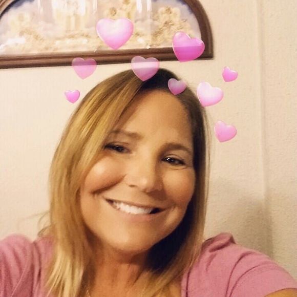 Meet your Posher, Julie - Picture 1 of 1